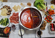 家人“远程投喂” 半成品省时省力 就地过年的花样年夜饭