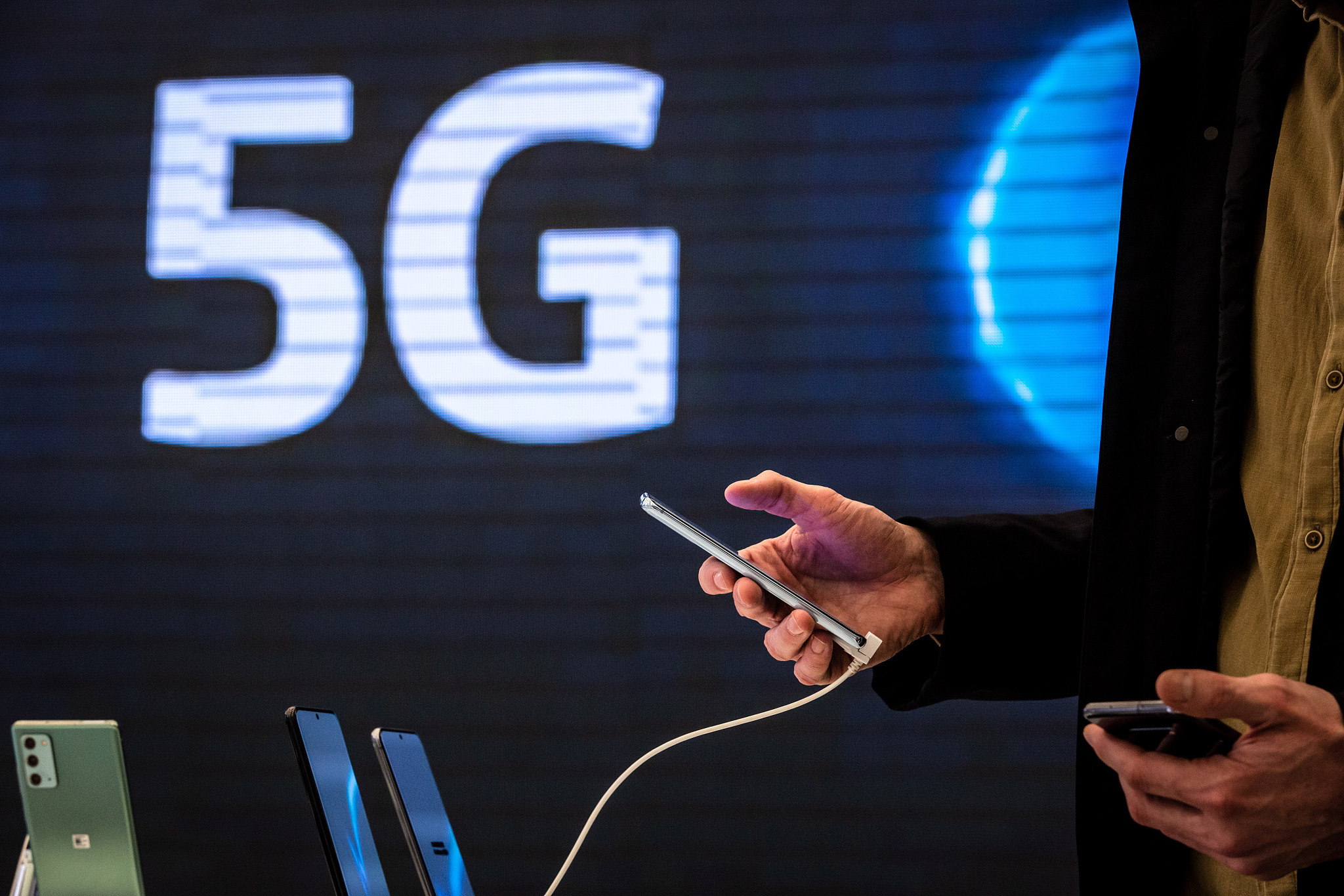 5G手机换机潮要来？卖到断货 产业链全面爆发