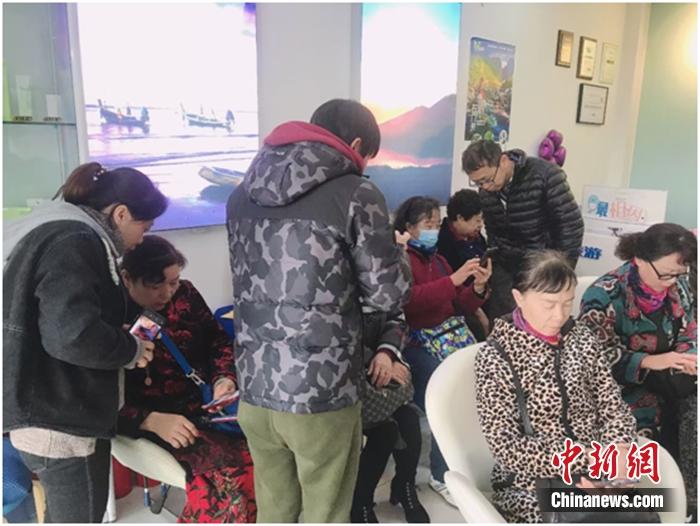 互联网适老化改造加速 老年人上网越来越“6”