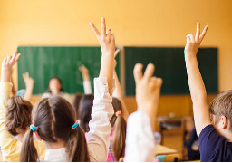 教育培训行业屡被点名 该如何规范发展？