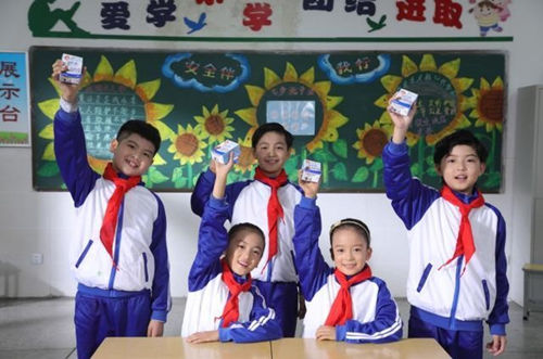 开学季，学生奶构筑学生营养健康新防线