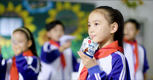 开学季，学生奶构筑学生营养健康新防线