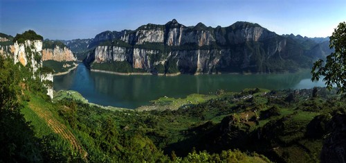 黔西县东风湖大鹏展翅。 史开心摄 (资料图片)