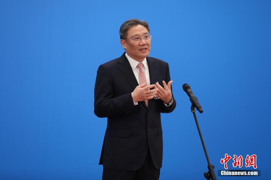 3月8日，第十三届全国人民代表大会第四次会议举行第二场“部长通道”采访活动。图为中国商务部部长王文涛通过网络视频方式接受采访。 <a target='_blank' href='http://www.chinanews.com/'><p  align=