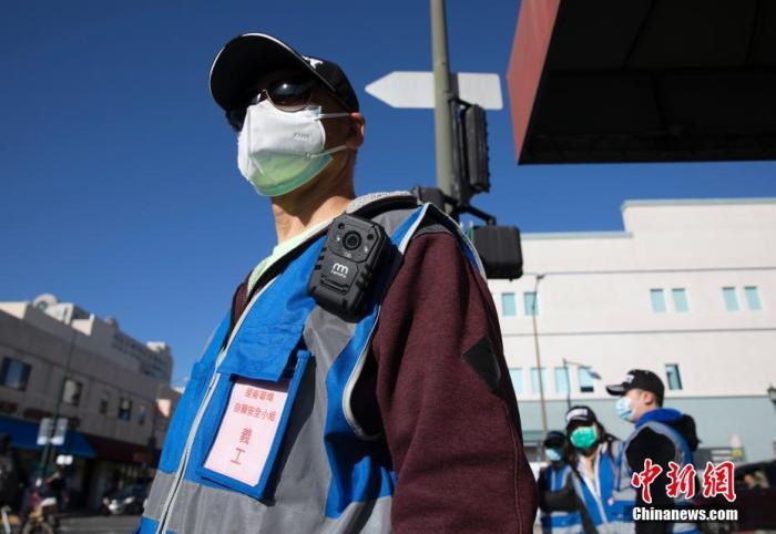 当地时间3月6日，一支由美国加州奥克兰唐人街商户和居民自发组成的义工安全巡逻队，在唐人街巡逻。<a target='_blank' href='http://www.chinanews.com/'><p  align=
