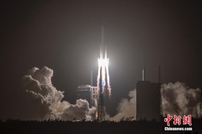 资料图：长征五号遥五运载火箭成功发射探月工程嫦娥五号探测器。<a target='_blank' href='http://www.chinanews.com/'><p  align=