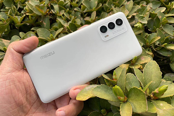 魅族 18上手体验：选择做“三零手机”的背后是魅族在安卓阵营里的一次大胆尝试
