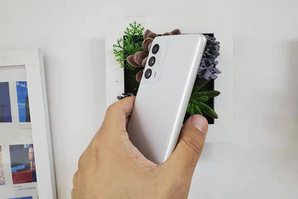 魅族 18上手体验：选择做“三零手机”的背后是魅族在安卓阵营里的一次大胆尝试