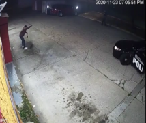 弃枪仍击毙？美国5名警察涉嫌过度执法被指控一级过失杀人罪