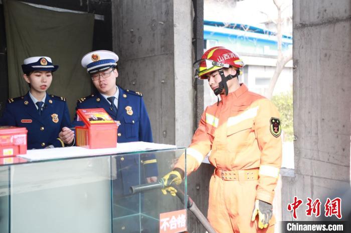 山西：8种消防产品火烧烟熏“现原形” 50多万人在线围观