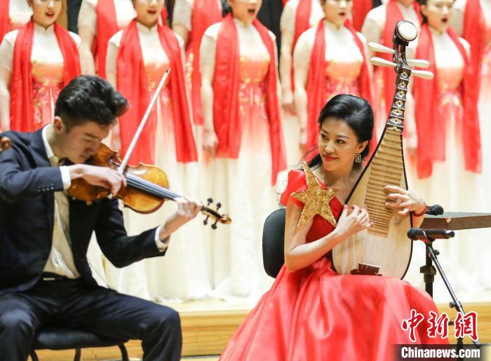 中央民族乐团《华韵新声——唱支心歌给党听》演出现场。中国对外文化集团供图