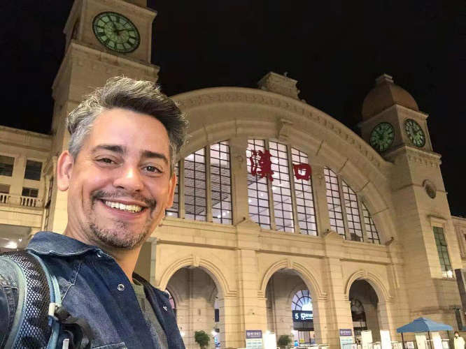 巴西人雷纳托:中国的抗疫体现了秩序与进步