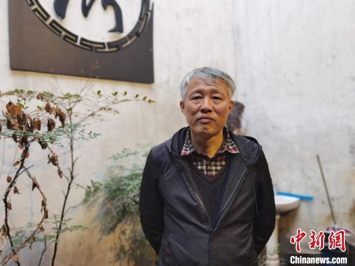 “江南刺绣馆”馆长曹军周孙榆摄