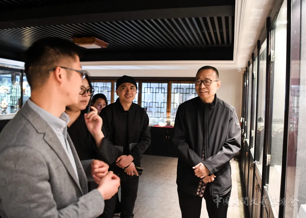 潘鲁生赴浙江考察青田石雕技艺