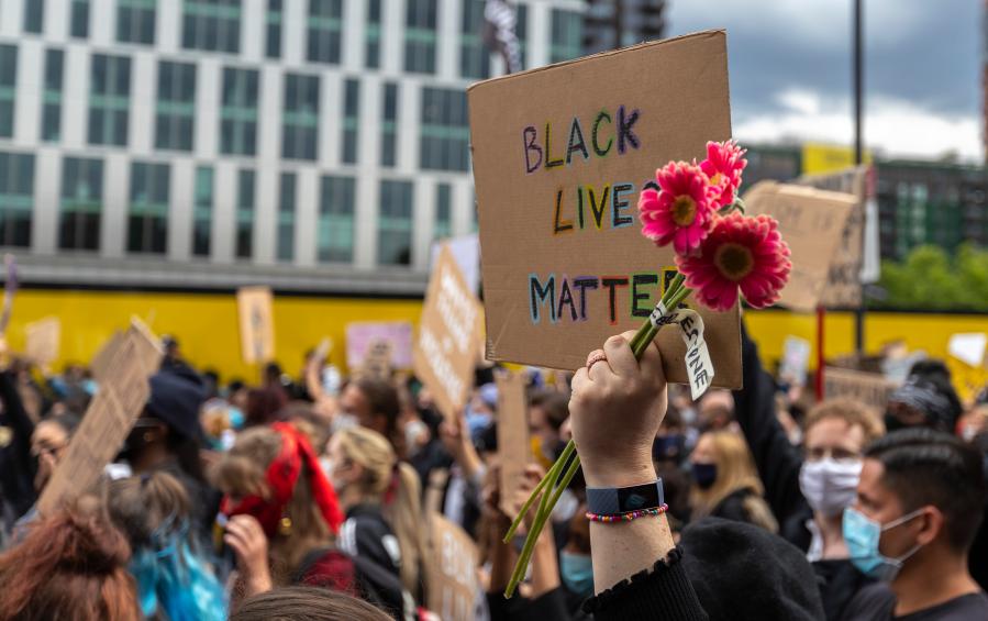 全球连线 | 是非有众议 公道在人心