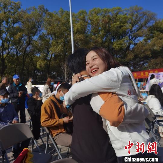 去年援鄂抗疫医疗队员时隔一年重返武汉举办义诊