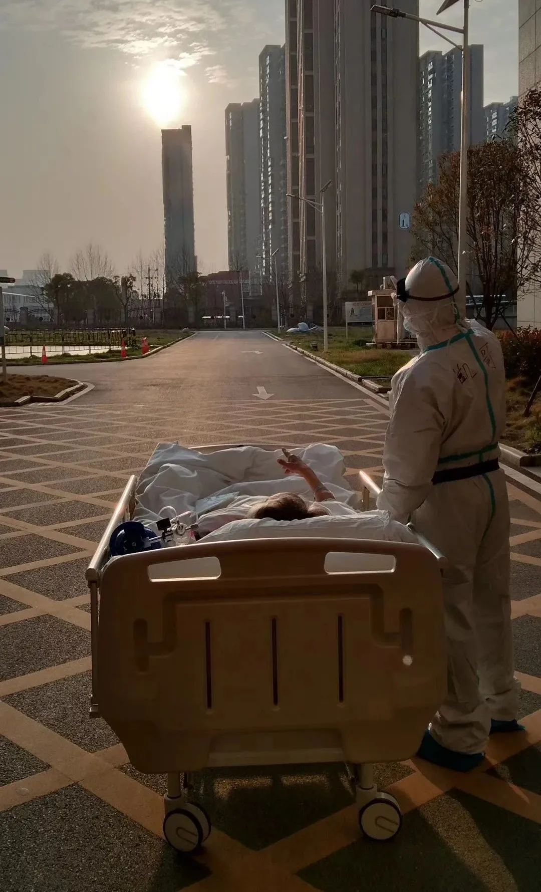 【疫后重振看湖北】去年你“沪”我看夕阳，今年“鄂”为侬奏华章