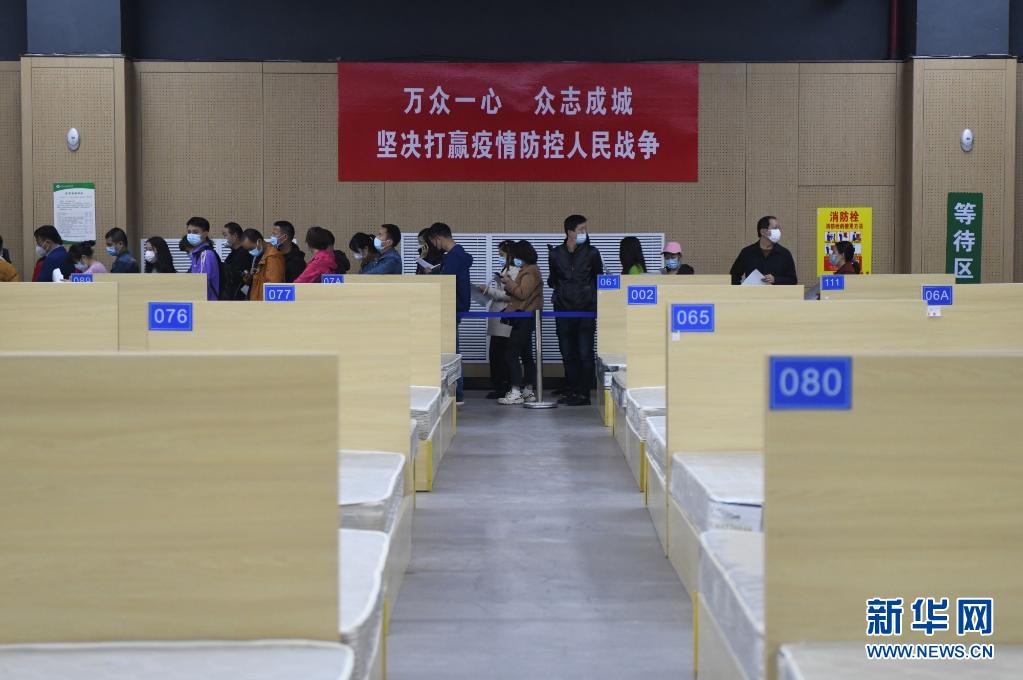 新华全媒+丨又见英雄泪——张伯礼重访武汉江夏方舱