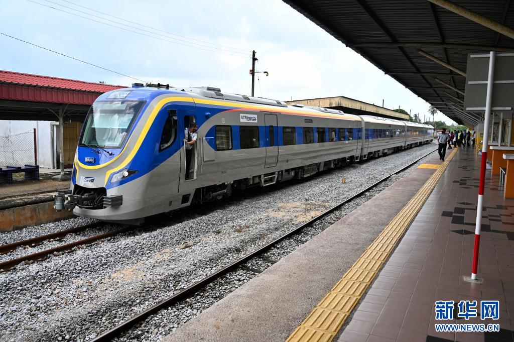 中车株机混合动力米轨动车组在马来西亚运营