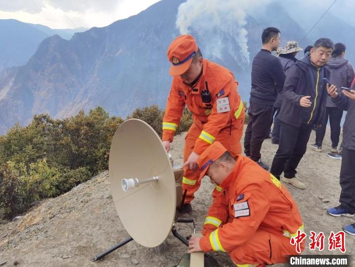 四川九龙县森林火灾：初判为雷击火 已调5架直升机增援