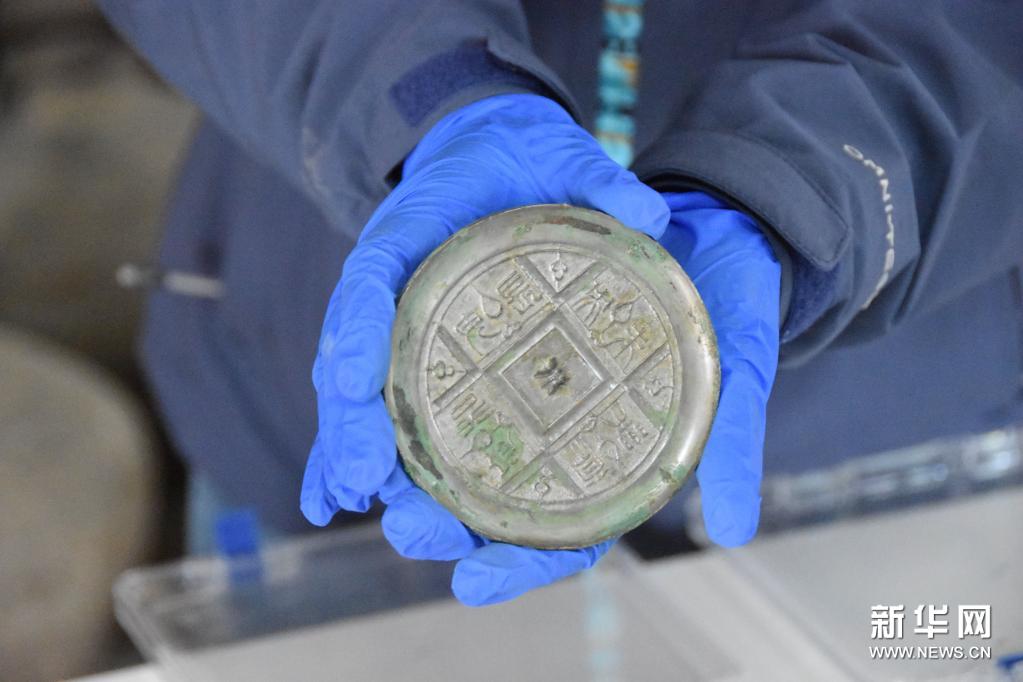 陕西考古发现：2000多年西汉铜镜仍光可鉴人