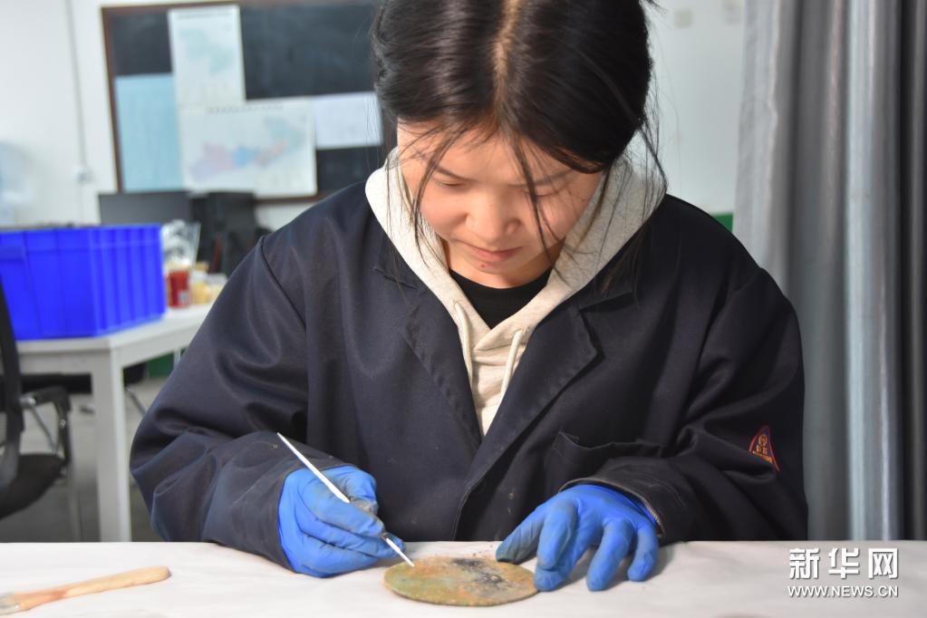 陕西考古发现：2000多年西汉铜镜仍光可鉴人