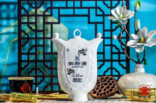 50%vol四特十五年斩获“青酌奖”，助推四特酒向全国化赛道加速冲刺
