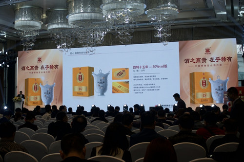 50%vol四特十五年斩获“青酌奖”，助推四特酒向全国化赛道加速冲刺