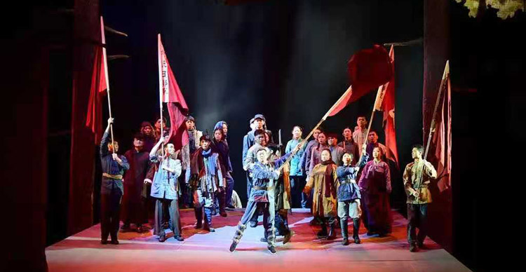 献礼建党百年 原创话剧《任务》在哈尔滨首演