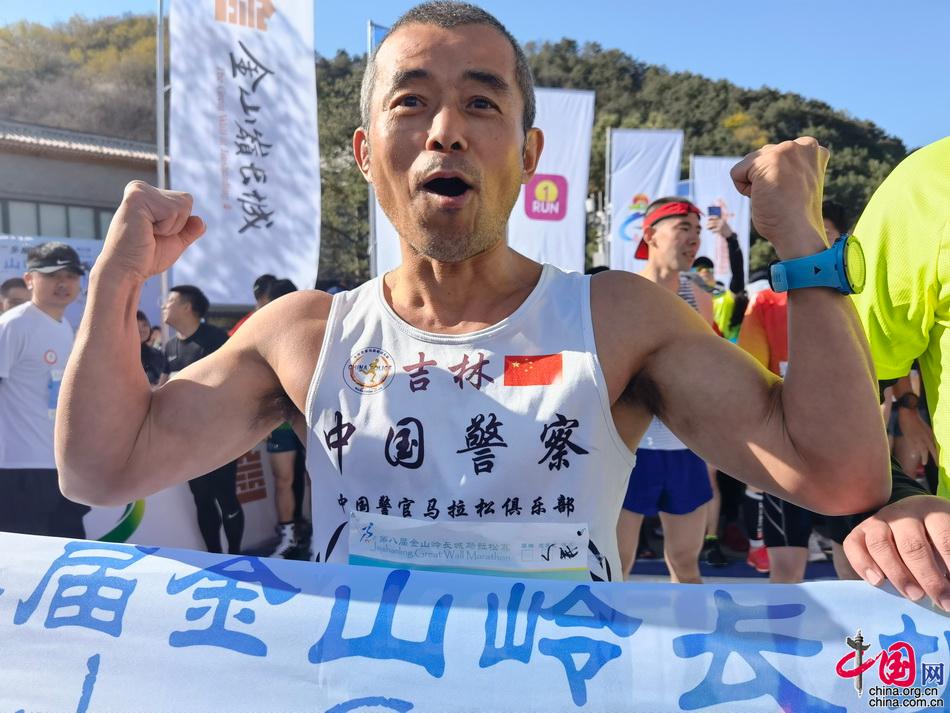 震撼发枪 金山岭长城马拉松被称世界最难(图)