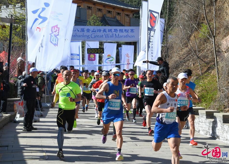 震撼发枪 金山岭长城马拉松被称世界最难(图)