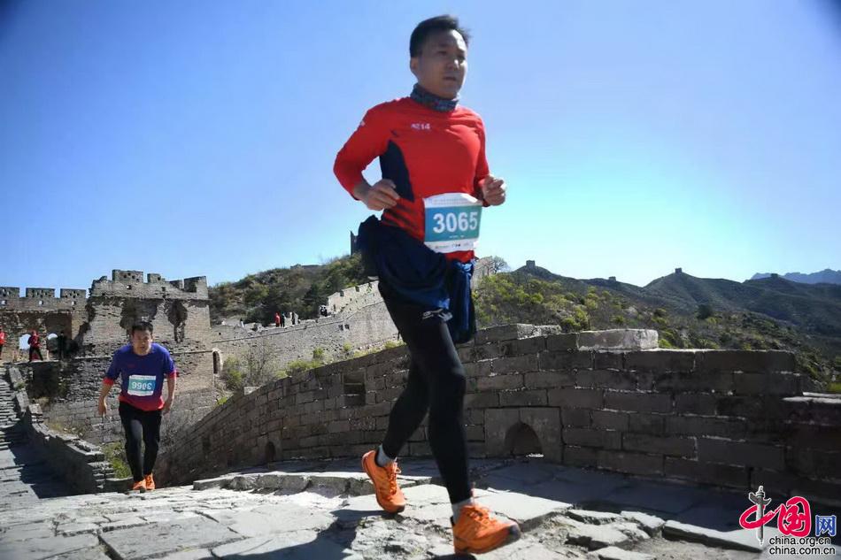 震撼发枪 金山岭长城马拉松被称世界最难(图)