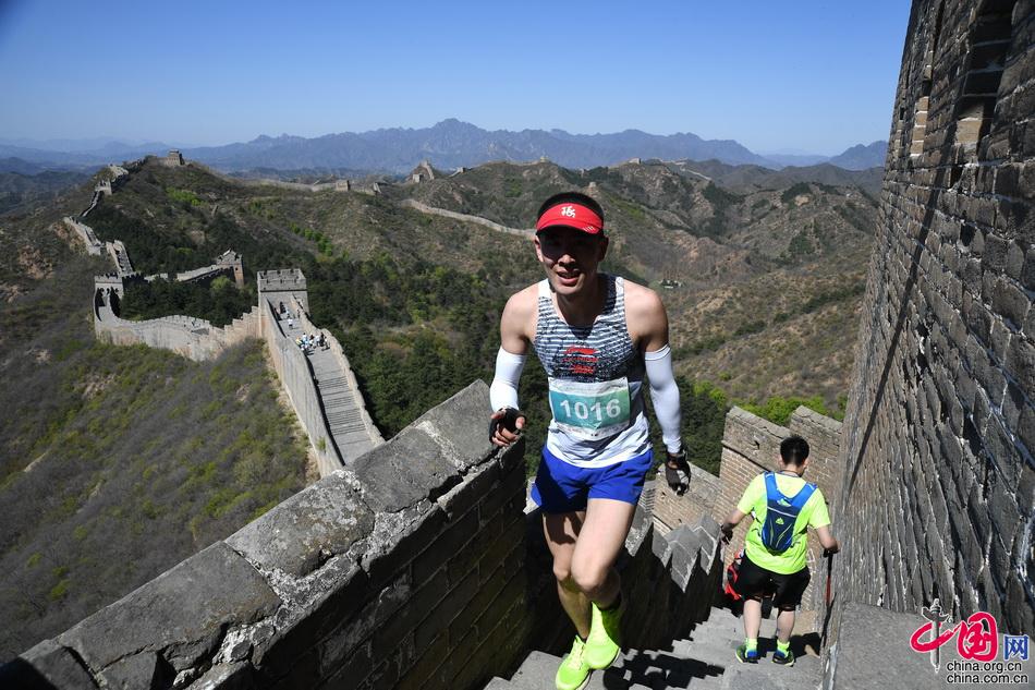 震撼发枪 金山岭长城马拉松被称世界最难(图)
