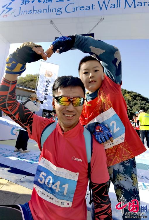 9岁男孩第12次跑马拉松 挑战最难长城马拉松