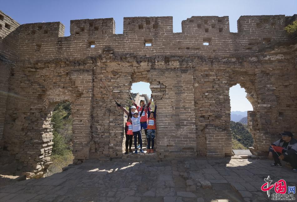 9岁男孩第12次跑马拉松 挑战最难长城马拉松