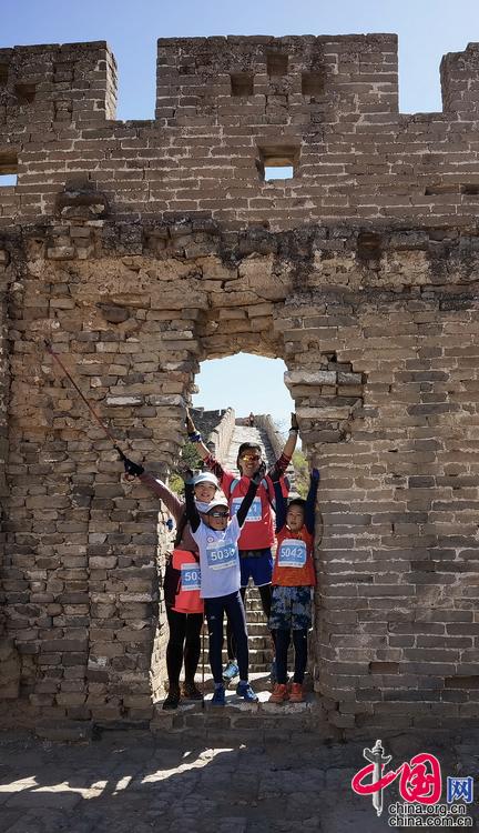 9岁男孩第12次跑马拉松 挑战最难长城马拉松
