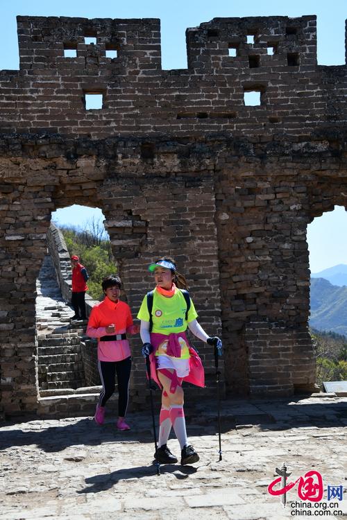 9岁男孩第12次跑马拉松 挑战最难长城马拉松