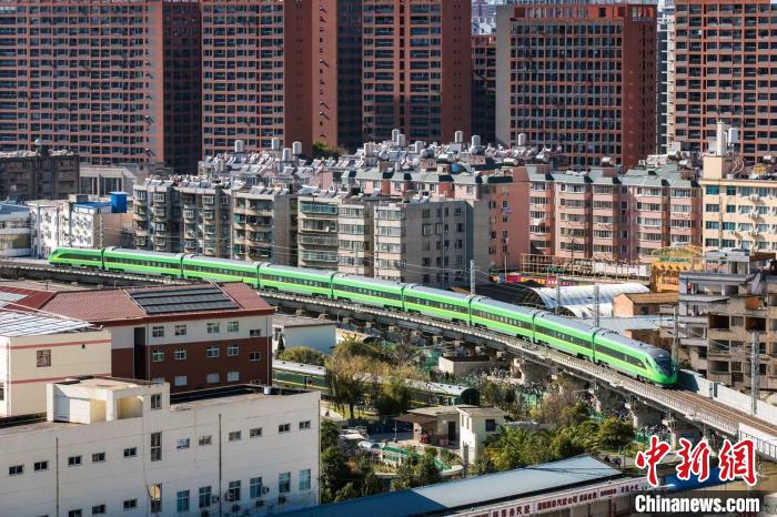 “五一”出行需求旺盛 云南多条线路火车票售罄