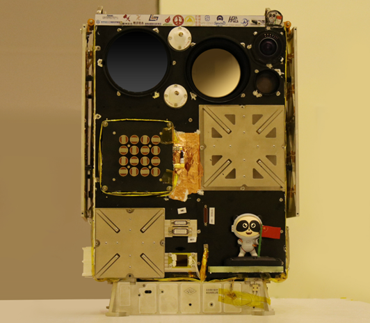 四川“大熊猫”飞上太空