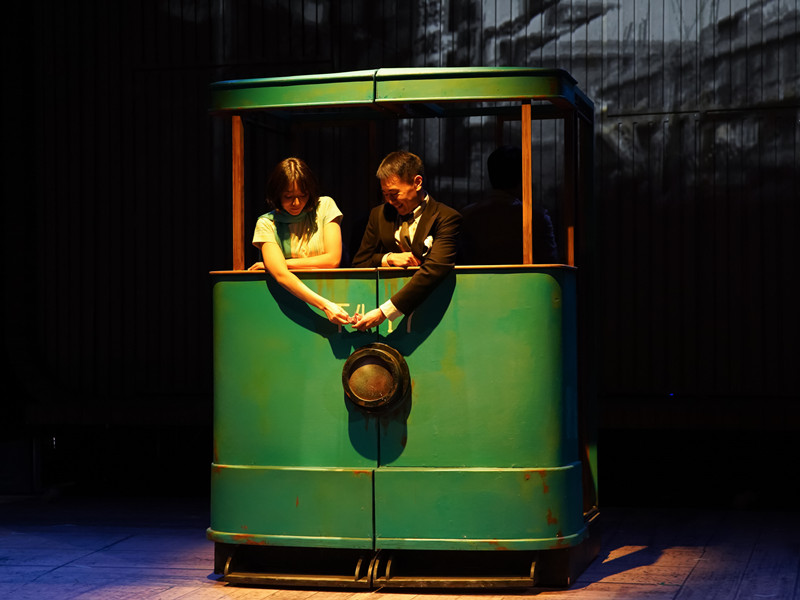 国家大剧院话剧《十字街头》致敬经典 看青年在人生十字路口何去何从