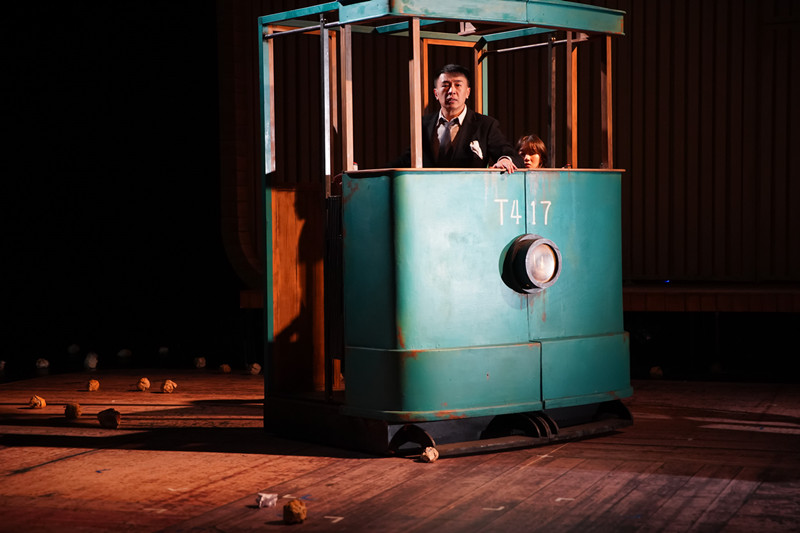 国家大剧院话剧《十字街头》致敬经典 看青年在人生十字路口何去何从