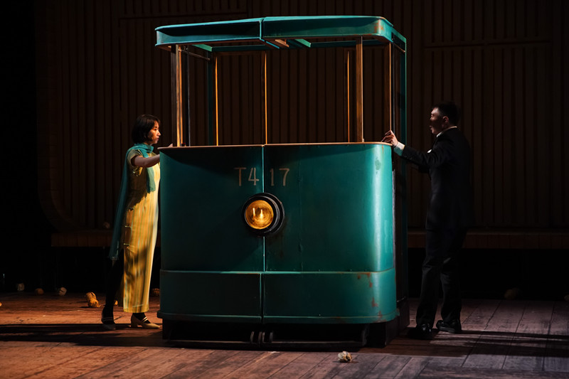 国家大剧院话剧《十字街头》致敬经典 看青年在人生十字路口何去何从