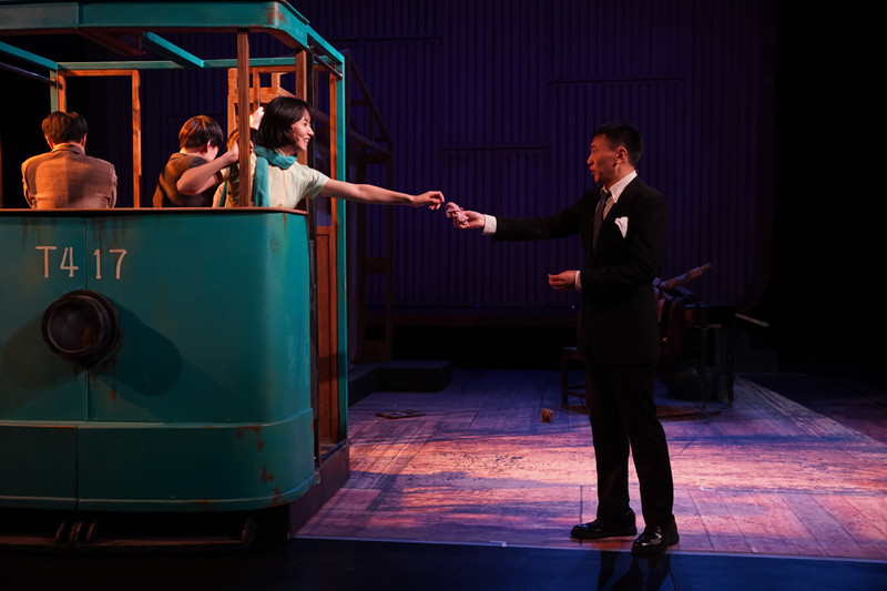 国家大剧院话剧《十字街头》致敬经典 看青年在人生十字路口何去何从