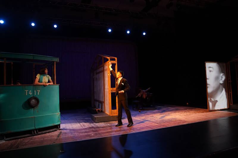 国家大剧院话剧《十字街头》致敬经典 看青年在人生十字路口何去何从