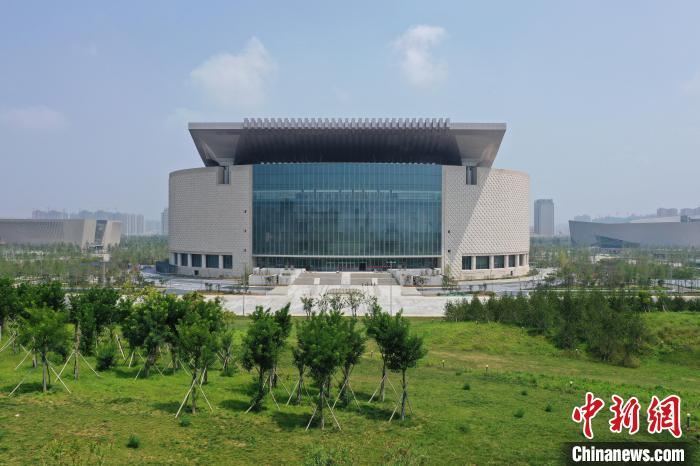 图为郑州博物馆新馆王羿摄