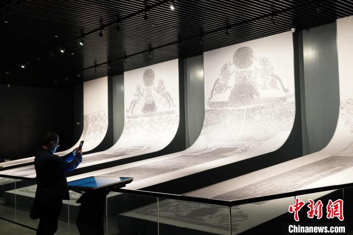 图为郑州博物馆新馆展出的拓片韩章云摄
