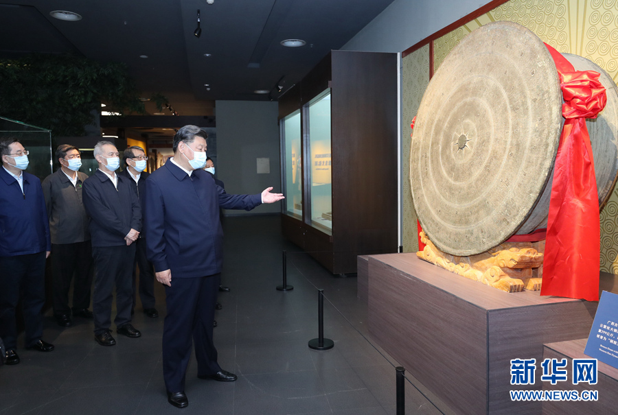 习近平：建设新时代中国特色社会主义壮美广西