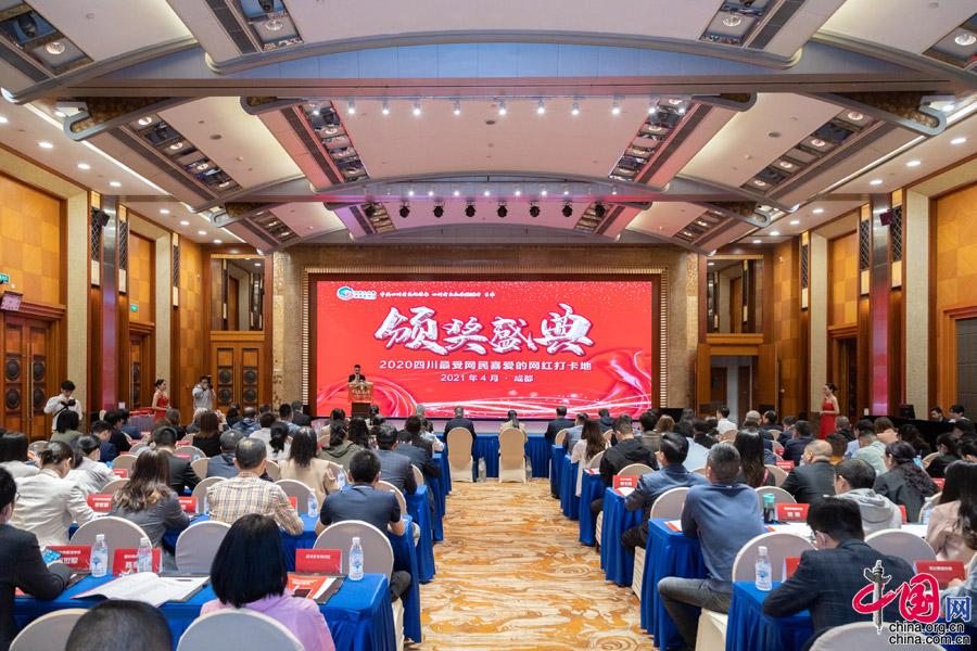 五一旅游推荐:网红打卡地九寨沟让人更喜爱