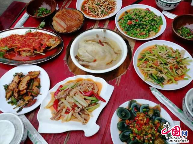 贵州，除了美景美酒 “无辣不欢”美食更值得品味