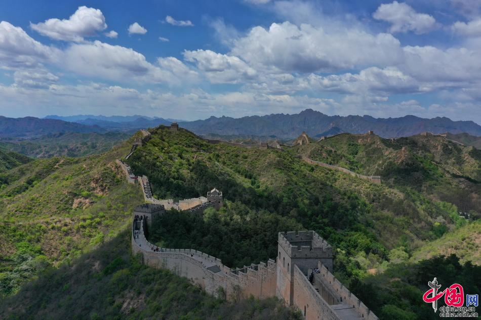 五一假期金山岭长城风起云涌、景色迷人(图)